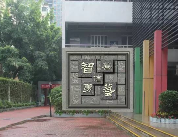 在設計過程中，和客戶有效的溝通很關鍵